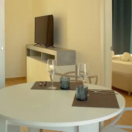 Aparthotel Sunshine Luxury - Private Pool And - Lido 4*